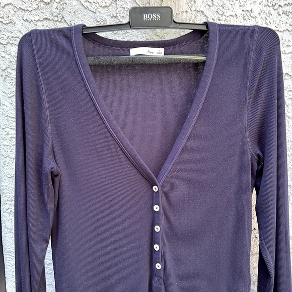 Aritzia Wilfred-free Soft T-shirt, size m, dark blue - Picture 1 of 3